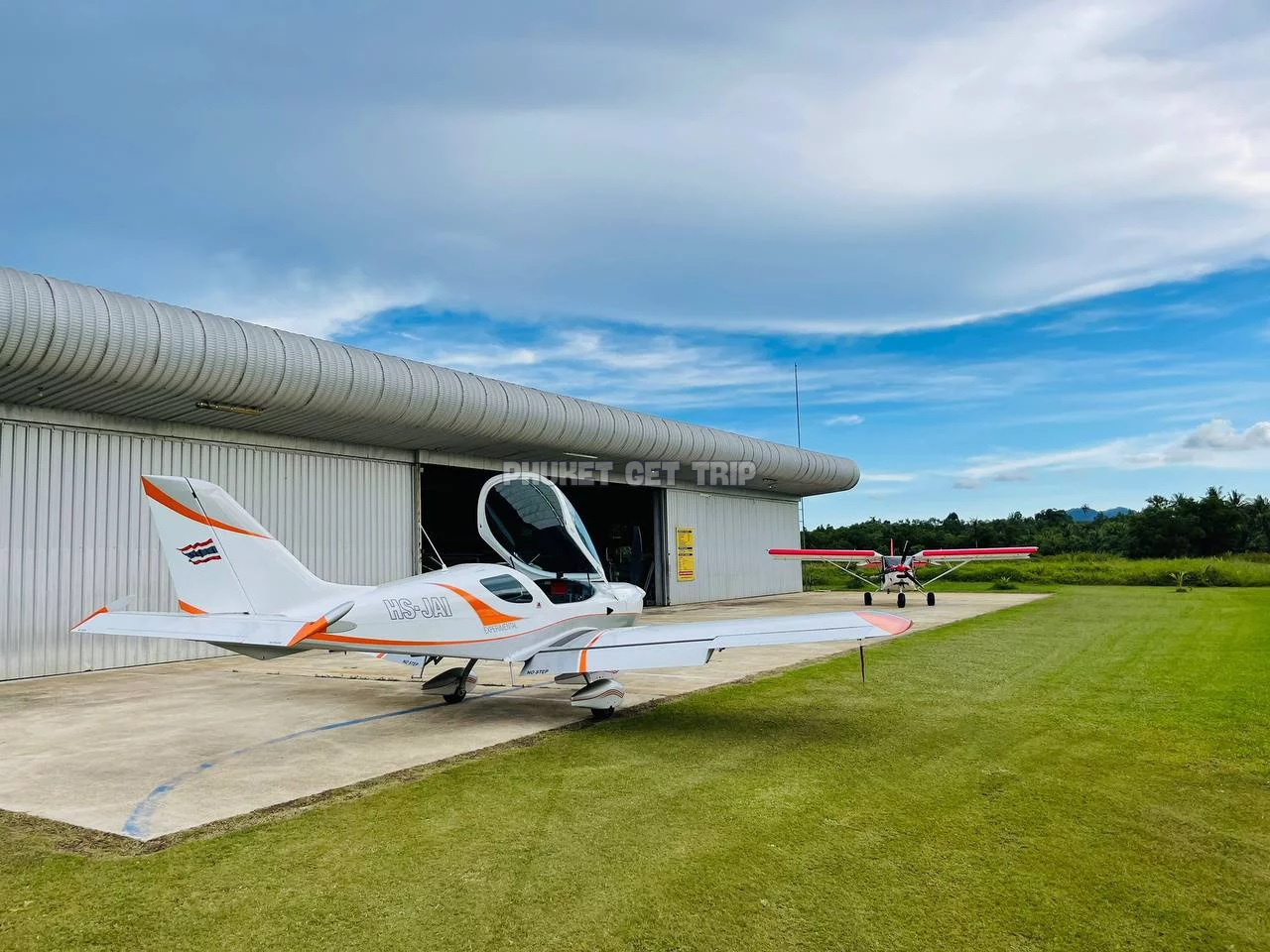 Полет на самолете над Пхукетом и островами